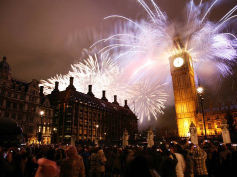 Where to Watch the London New Year's Eve Fireworks for Free | London Cheapo London Fireworks, New Years Eve Fireworks, Happy New Year Pictures, Oyster Card, Greenwich Park, New Year Fireworks, Madame Tussauds, Trafalgar Square, Gatwick