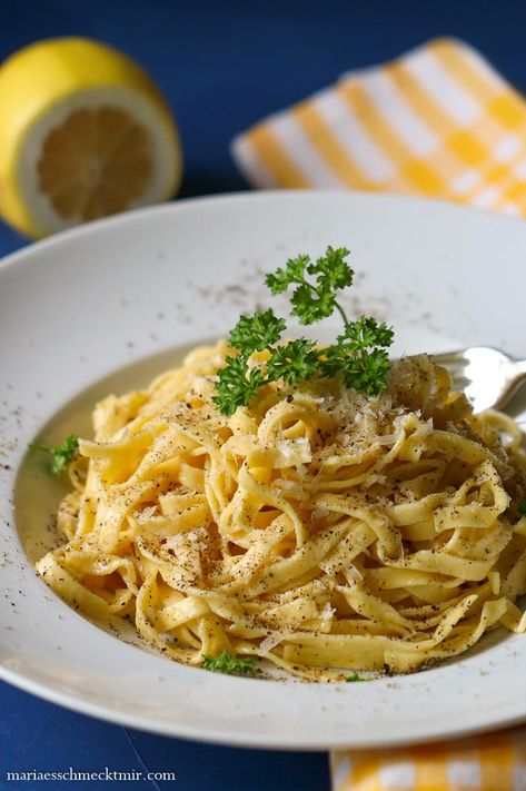 Pasta al Limone - Pasta mit Zitronensauce Austrian Cuisine, Spaghetti Pasta, Food Journal, Pizza Pasta, Pad Thai, Meal Prep, Vegetarian Recipes, Good Food, Spaghetti