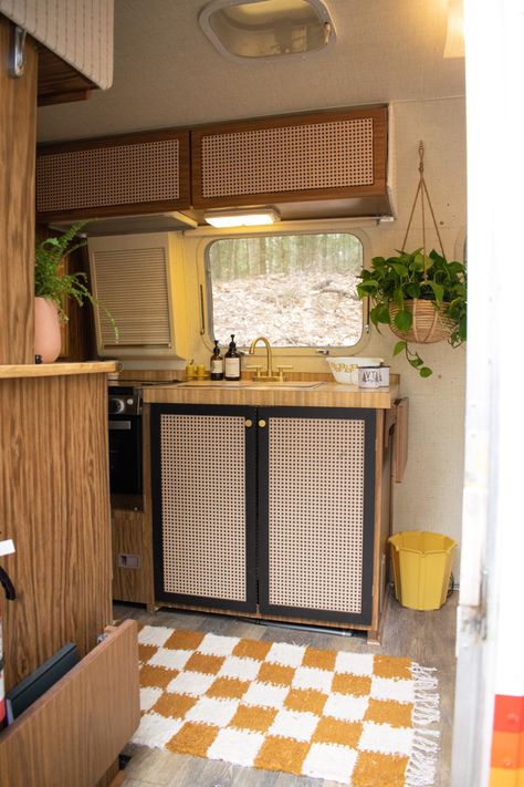 Mid Century Camper Interior, 70s Camper Interior, Retro Camper Interior, 70s Camper, Coaster Conversion, Rvs Interior, Vintage Trailer Remodel, Camper Bathroom, Vintage Camper Interior