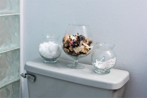 fall decor in bathroom potpourri mix in glass bowl on stem Potpourri Decoration Bathroom, Potpurri Decor, Potpourri Decoration Living Rooms, Dry Petals Ideas, Bathroom Potpourri, Potpourri Decoration, Glass Bowl Decor, Edible Bouquets, Fall Stem