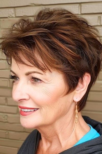 Gray Haircuts, Beautiful Short Haircuts, Short Haircuts Ideas, Swept Fringe, Fine Hair Cuts, Hip Hair, Textured Pixie, Easy Care Hairstyles, Short Bobs