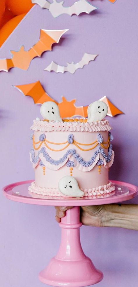 Pink And Orange Halloween Cake, Groovy Halloween Cake, Halloween Vintage Cake, Halloween Heart Cake, Orange Buttercream Cake, Vintage Halloween Cake, Halloween Buttercream Cake, Pastel Halloween Cake, Ghosts Crafts