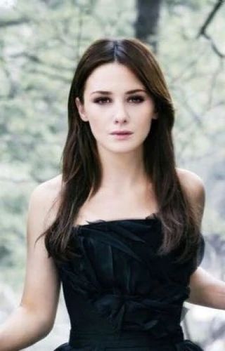 Lucinda Price | Lauren Kate Series Wiki | Fandom Addison Timlin, White Hair Color, Hydra Facial, Pretty Lingerie, Walk Of Fame, Celebrity Pictures, Rock Style, Serie Tv, Her Hair