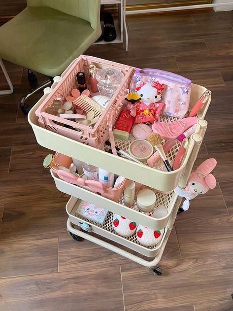 Makeup Organization Cart, Rolling Cart Organization Bedroom, Sanrio Organization, Makeup Cart Organizer, 3 Tier Cart Organization, Skincare Cart, Rolling Cart Ideas, Rolling Cart Organization, Cart Organization Ideas