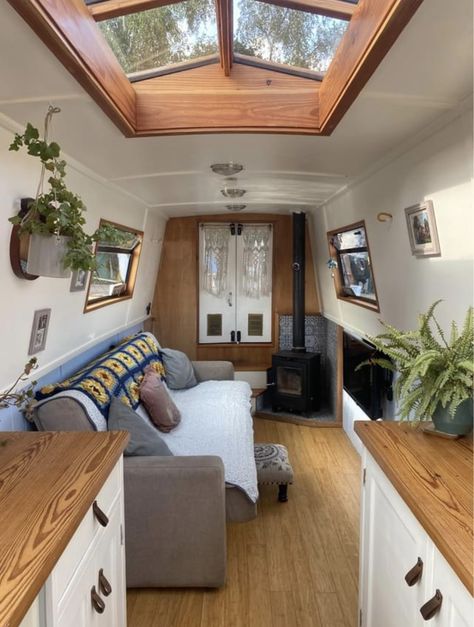 Canal Boat Interior Narrowboat Layout, Narrow Boat Interior Layout, Canal Boat Living, Narrowboat Aesthetic, Narrow Boat Bathroom, Narrowboat Interiors Inspiration, Narrow Boat Interior Ideas, Houseboat Living Interiors, Narrow Boat Interior