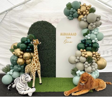 Safari Balloon Backdrop, Safari Backdrop Ideas, Safari Backdrop Jungle Theme, Jungle Theme Backdrop, Wild One Backdrop, Safari Backdrop, Safari Theme Birthday Party, Safari Birthday Party Decorations, Safari Baby Shower Boy