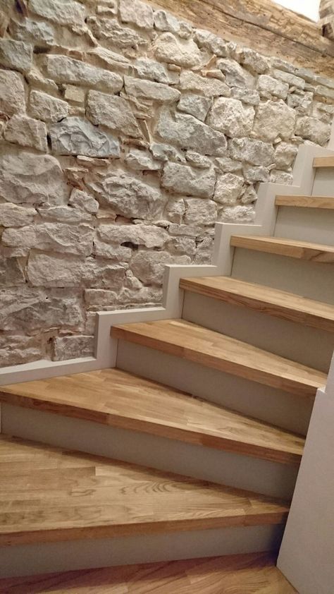 Stone Stairs Interior, Stone Wall Design, Cladding Design, Exterior Wall Design, Stone Cladding, Barndominium Ideas Floor Plans, Tv Wall Design, Modern House Exterior Colors, Metal Building Homes