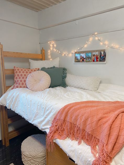 Dorm Bedding Color Schemes, Peach Dorm Room, Peach And Sage Bedroom, Aesthetic Dorm Desk, Sage Dorm Room, Dorm Room Designs Minimalist, Dorm Room Designs Boho, Dorm Room Designs For Guys, Ucsd Dorm