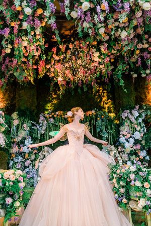 Enchanted Garden Wedding Theme Floral Inspiration - with Amie Bone Flowers Fairytale Wedding Theme, Enchanted Dress, Fairytale Book, Cottagecore Wedding, Enchanted Garden Wedding, Garden Theme Wedding, Enchanted Forest Wedding, Garden Wedding Dresses, Enchanted Wedding