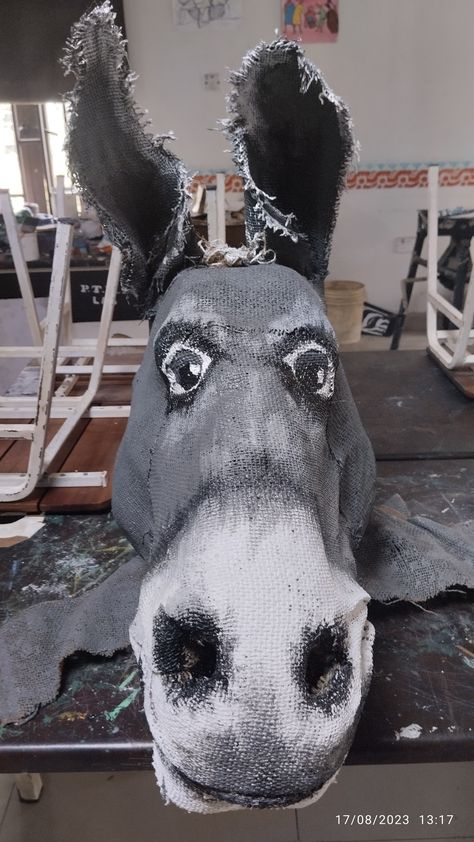 DIY Donkey Head. Part costume for Midsummer night's dream. Donkey Head, Head Mask, Midsummer Nights Dream, Diy Hat, Diy Mask, Taxidermy, Soft Sculpture, Staging, Float