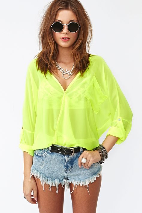 LOVE Neon Wrap Blouse.  I'd want the shorts a BIT longer. Neon Blouse, Looks Hippie, 2014 Fashion Trends, Bright Dress, Neon Outfits, Look Short, Neon Fashion, Blouse Outfit, Wrap Blouse