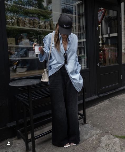 Poplin Shirt Outfit, How To Wear Wide Leg Jeans, Oversized Shirt Outfit, Denim Shirt Outfit, Elegantes Outfit Damen, Oversized Poplin Shirt, Italian Summer Outfits, Wide Leg Jeans Outfit, Work Outfits Women Summer