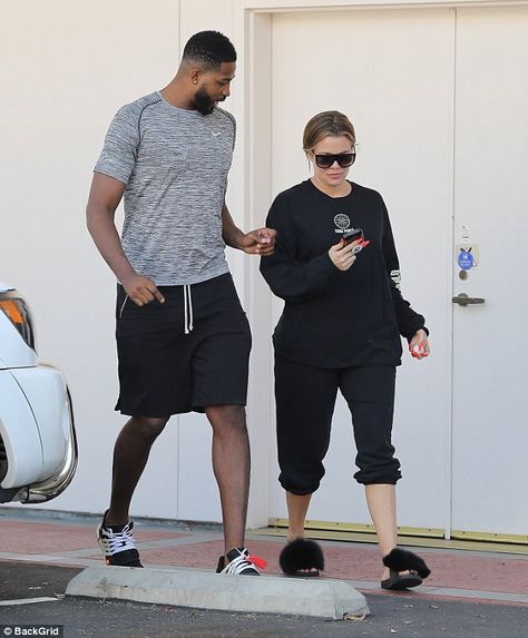 Laid back: Her Cleveland Cavaliers basketball player beau was set up in casual gear as well as he rocked a simple grey tee and black shorts Khloe Kardashian Dress, Khlo Money, Estilo Khloe Kardashian, Khloe Kardashian Outfits, Usc Basketball, Khole Kardashian, Kardashians Jenner, Basketball Shorts Girls, Khloe Kardashian Style