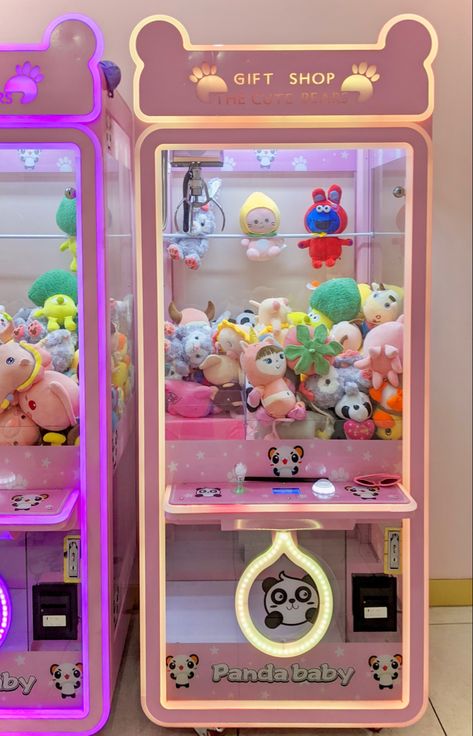 Small Claw Machine, Claw Machines Aesthetic, Retro Claw Machine, Claw Machine Business, Plushie Claw Machine, Japanese Claw Machine, Claw Machine Wallpaper, Claw Machine Illustration, Pink Claw Machine