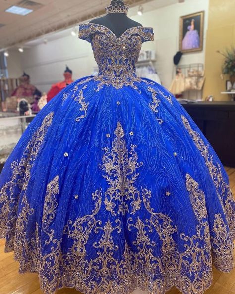 Royal Blue And Gold Quince Dress, Quinceañera Royal Blue, Dream Quinceanera, Royal Blue Quinceanera Dresses, Royal Blue Quince, Xv Ideas, Royal Blue Quinceanera, Quinceanera Bouquet, Quinceanera Dresses Gold