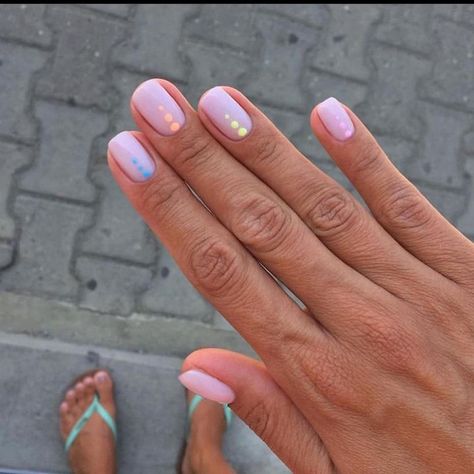 101+ Insanely Gorgeous Spring Nail Designs For 2023 - Wedbook Vacation Nails Short, Unghie Sfumate, Summer Gel Nails, Nagellack Trends, Short Gel Nails, Colorful Nails, Casual Nails, Dots Nails, Cute Gel Nails