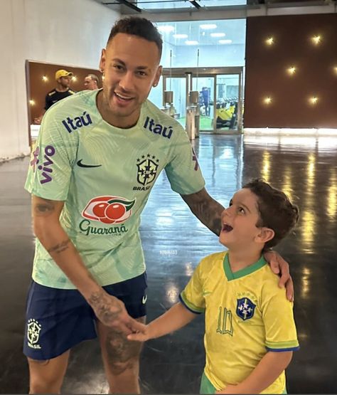 He is the Idol for kids all over the world 😍 #Neymar 👑 Neymar Brazil, The Idol, Neymar Jr, Neymar, All Over The World, For Kids, Train, Fan, The World