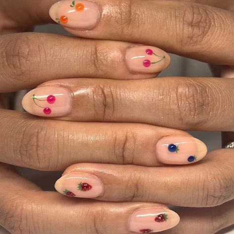 manicure with fruits Dainty Summer Nails, Summer Nails Fruit, Adorable Nails, Fruit Nail Designs, Fruit Nails, Cherry Nails, Summery Nails, Cute Nail, Nagel Inspo