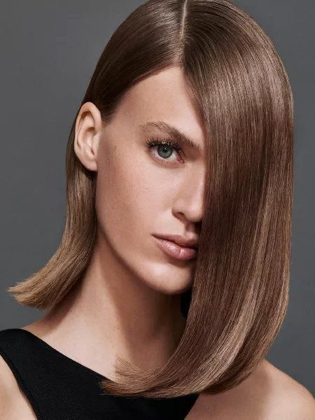 Glass hair the latest hair trend - BeautyEQ Slick Bob, 1990s Hair, Spring Hair Trends, 90s Hair, Glass Hair, Latest Hair Trends, Latest Hair, Schwarzkopf Professional, 90s Looks