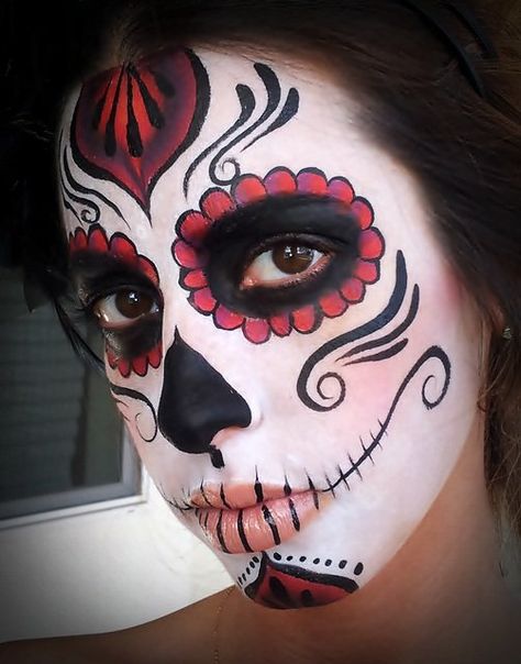 Sugar skull makeup Calavera Makeup, Candy Skull Makeup, Den Mrtvých, Sugar Skull Face, Fun Costumes, Dead Makeup, Sugar Skull Halloween, Sugar Skull Makeup, Sugar Skull Art