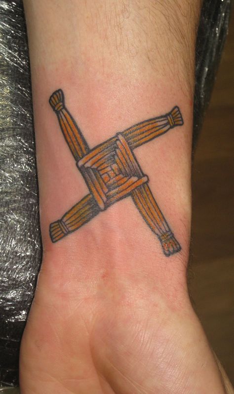 saint st brigid bridget cross wrist  irish street tattoo downpatrick belfast northern ireland Bridget Cross, St Patrick's Cross, Irish Tattoo, St Brigid Cross, Cool Mom Style, Brigid's Cross, Celtic Tattoo Designs, St Bridget, Irish Tattoos