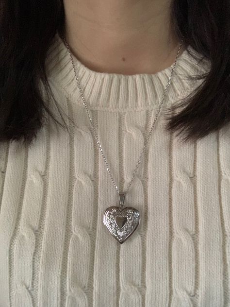 Romaticize Life, Heart Locket Aesthetic, Lanadelrey Aesthetic, Pendant Locket, Memorial Pendant, Jewelry Lookbook, Silver Lockets, Heart Locket, Heart Love