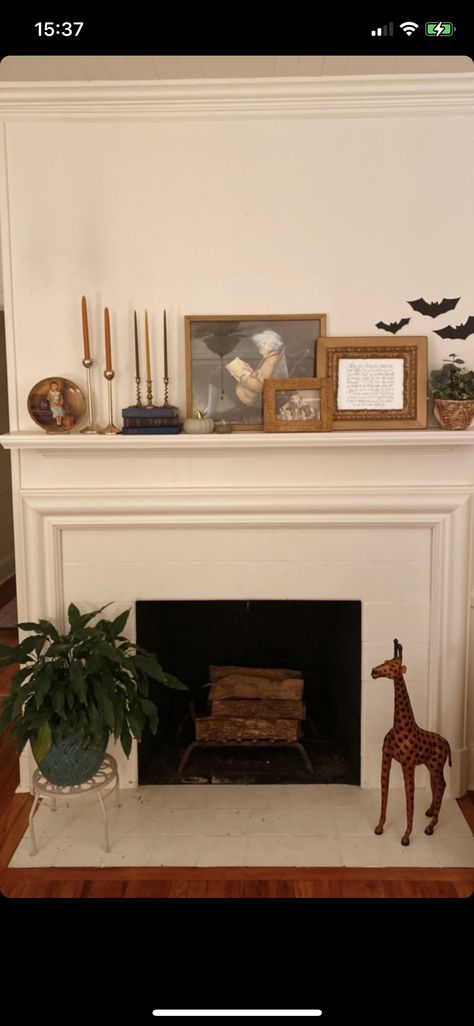 Fall Decor Subtle, Boho Mantle Decor With Tv, Mantel Decorating Ideas With Tv Everyday, Cozy Mantle Decor, Cottagecore Mantle, Boho Mantle Decor, Boho Mantle, Bohemian Mantle Decor, Wood Mantle Fireplace