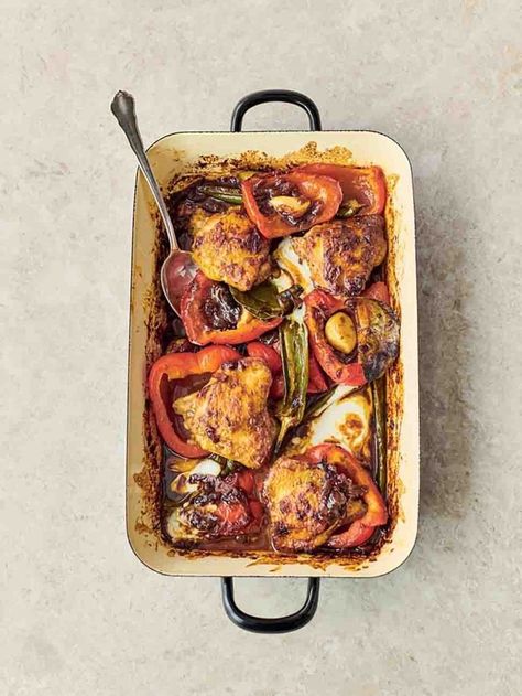 Pepper & chicken jalfrezi traybake | Jamie Oliver recipes Jalfrezi Curry, Traybake Recipes, Chicken Jalfrezi, Meera Sodha, Fakeaway Recipes, Tray Bake, Jamie Oliver Recipes, Quick Dinners, Pepper Chicken