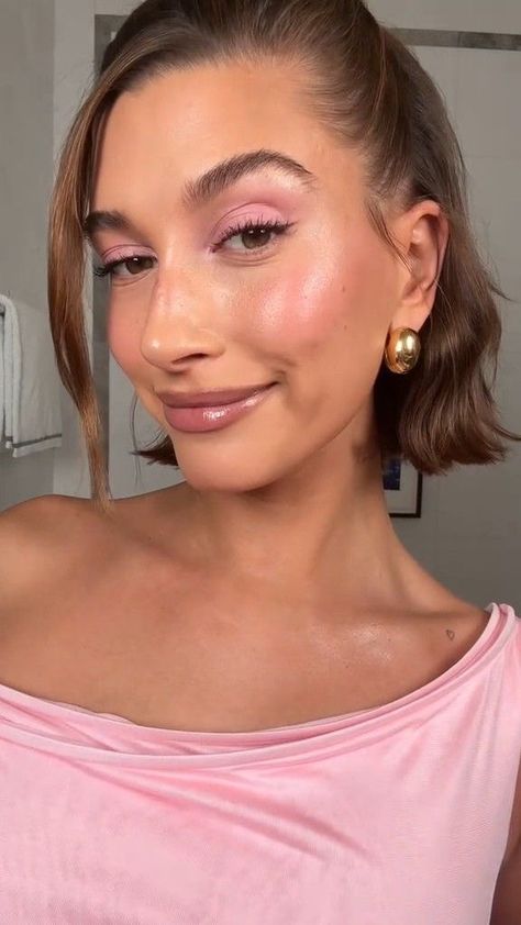 Recreating Makeup Looks, Bieber Wedding, Hailey Bieber Wedding, Rhode Skin, Flot Makeup, Shorter Hair, Designs Nail, Penteado Cabelo Curto, Chic And Elegant