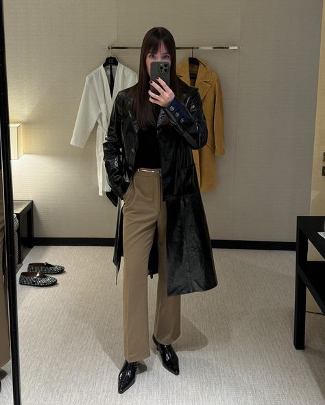 Carina Nicklas (@looxlikecarrie) • Instagram photos and videos Horsebit Belt, Cold Weather Attire, How To Stay Warm, Long Faux Fur Coat, Relaxed Trousers, Chanel Cruise, Dress Well, Gucci Horsebit, Wool Trousers