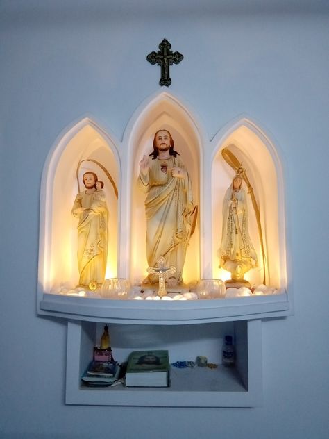 Jesus Alter Ideas At Home, Christian Altar Ideas For Home, Modern Altar Design Home Catholic, Home Altar Catholic Beautiful, Catholic Home Altar Ideas Living Rooms, Altar Catholic, Luxury Baby Room, Jesus Decor, Home Altar Catholic