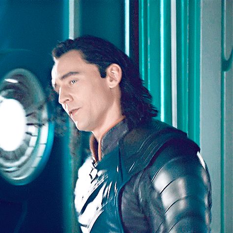 Loki Hair, Hair Flip Gif, Loki Gif, Loki Costume, Loki Avengers, Lady Loki, Thomas William Hiddleston, Alexander Skarsgard, Loki Marvel