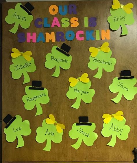 St. Patrick's Day Bulletin Board ideas re here, which will help you spread the Irish Luck and joy of St. Paddy's Day in your classroom amidst kids & toddler Daycare Bulletin Boards, Penguin Preschool, St Patrick's Day Bulletin Board, Decor Ideas For Classroom, Classroom Bulletin Boards Elementary, St Patricks Day Decor, March Themes, St Patricks Crafts, Irish Luck