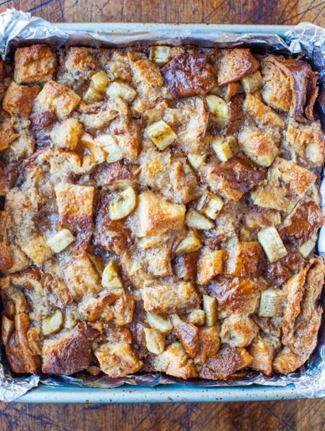 Hawaiian Bread and Maple Banana Baked French Toast - So much easier than flipping or babysitting French toast on the stovetop - Bake it!! Full of amazing flavor! French Toast Cassarole, Hawaiian Bread, Stuffed French Toast Cream Cheese, Baked French Toast, French Toast Bake, French Toast Casserole, French Toast Recipe, Breakfast Breads, Toast Recipes