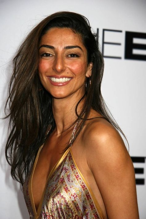 Necar Zadegan, Classic Actresses, Monica Bellucci, Plunging Neckline, Hollywood, Actresses, Film, Celebrities, Beauty