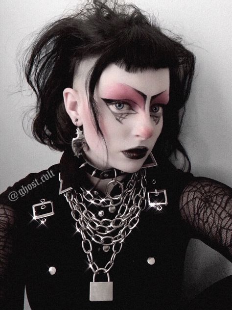 Pink Trad Goth, Traditional Goth Makeup, Trad Goth Fashion, Casual Trad Goth Makeup, Goth Rainbow, Tradition Goth Makeup, Pink Trad Goth Makeup, Cherrie Currie, Trad Goth Makeup