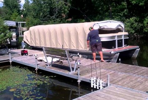 If you can't afford a custom pontoon mooring cover, then here are 2 options to consider. It will be cheaper that paying for a fitted pontoon cover, and can be made to work with a few simple hacks and tips. Diy Pontoon, Best Pontoon Boats, Pontoon Boat Covers, Pontoon Boat Seats, Floating Boat, Lake Dock, Boat Cleaning, Hacks And Tips, Boat Storage