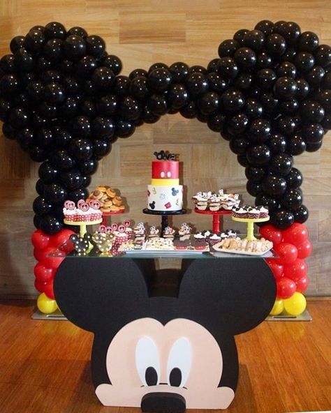 Mickey Mouse balloon arch @sweetheavenlyeventshire Yellow Balloon Garland, Mickey Mouse Party Decorations, Γενέθλια Mickey Mouse, Miki Fare, Mickey Mouse Birthday Decorations, Mickey First Birthday, Mickey 1st Birthdays, Decor Balloons, Mickey Mouse Themed Birthday Party