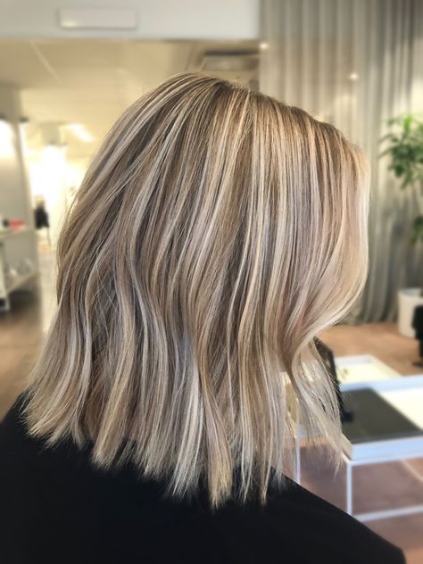 Long Bob Highlights Blonde, Highlight Blonde Short Hair, Lived In Hair Blonde, Short Hair Foils Highlights, Blonde Babylights On Brown Hair Short, Blind Hair With Highlights, Short Blonde Brunette Hair, Highlights And Lowlights Blonde Short Hair, Hair Color Highlights 2023