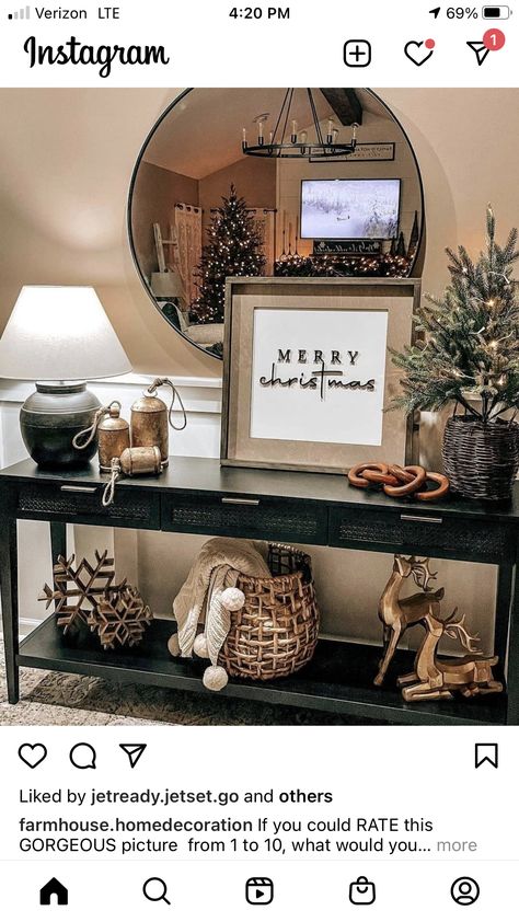 Christmas Decoration Crafts, Ideas Christmas Decoration, Christmas Decorations Ideas, Christmas Entry, Christmas Entryway, Christmas Decorations Diy, Cozy Christmas Decor, Entryway Table Decor, Neutral Christmas Decor