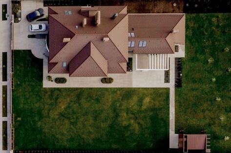 Photo aerial top view of a private house... | Premium Photo #Freepik #photo #house-roof #roof #brick-house #house-exterior Roof Plan Top View, Roof Top View, Concrete Foundation, Clay Roofs, Architecture Drawing Plan, Hip Roof, Indian Homes, Private House, Cat Air