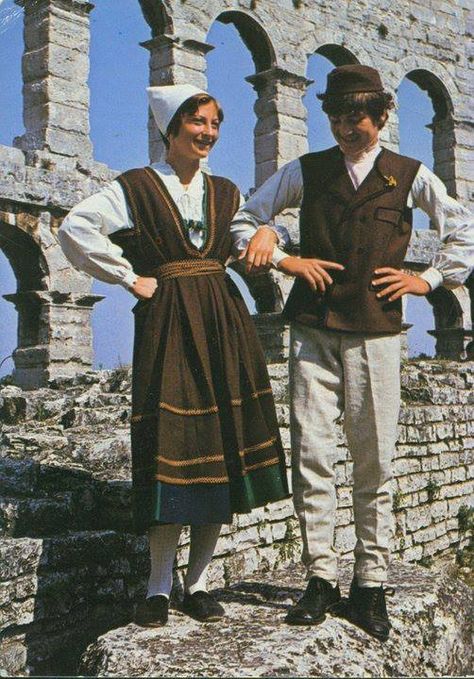 Costumes from Istria Traditional Italian Clothing, Italian Traditional Dress, Croatian History, Peasant Costume, Costume For Men, Landmarks Art, Red Giant, Folk Clothing, National Dress