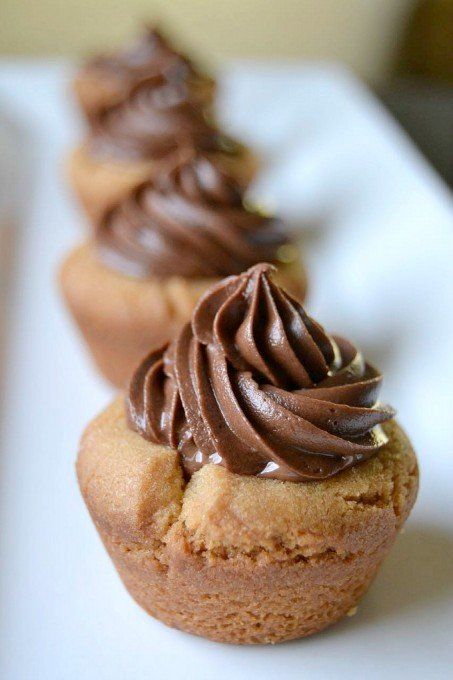 23 Easy Mini Dessert Recipes for a Crowd - Dessert Recipes in Shot Glasses Peanut Butter Cookie Cups, Cookie Cups Recipe, Mini Dessert Recipes, Bite Size Desserts, Peanut Butter Cookie, Best Peanut Butter, Peanut Butter Lovers, Cookie Cups, Butter Cookie