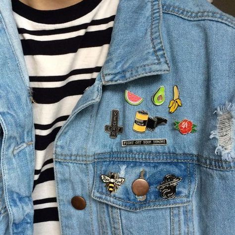 custom made enamel pins Make Enamel Pins, Paper Girls, Pin Game, Bee Kind, Mystic Messenger, Mode Inspo, Soft Grunge, Date Outfits, Grunge Outfits