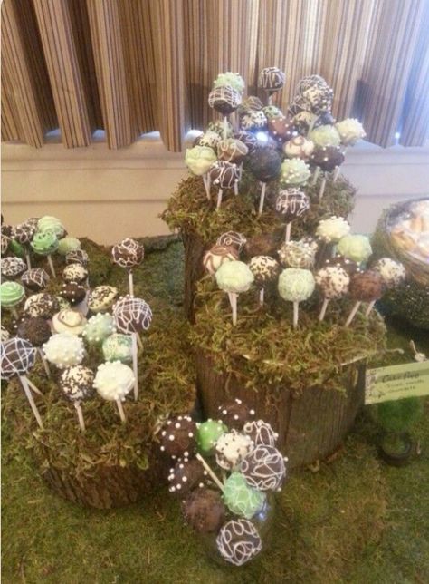 Enchanted forest cake pops Enchanted Forest Thank You Gifts, Indoor Enchanted Forest, Wedding Forest Theme, Garden Quince, Enchanted Forest Cake, Enchanted Forest Quinceanera, Enchanted Forest Prom, Enchanted Forest Party, Wedding Forest