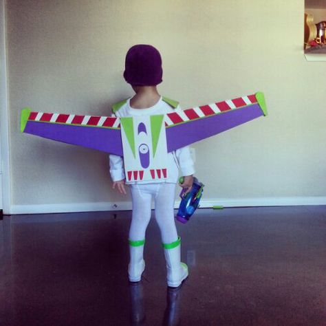 Buzz Disfraz Buzz Lightyear, Easy Homemade Costumes, Buzz Costume, Buzz Lightyear Halloween Costume, Pixar Costume, Disfraz Toy Story, Lightyear Costume, Ranger Cosplay, Buzz Lightyear Costume