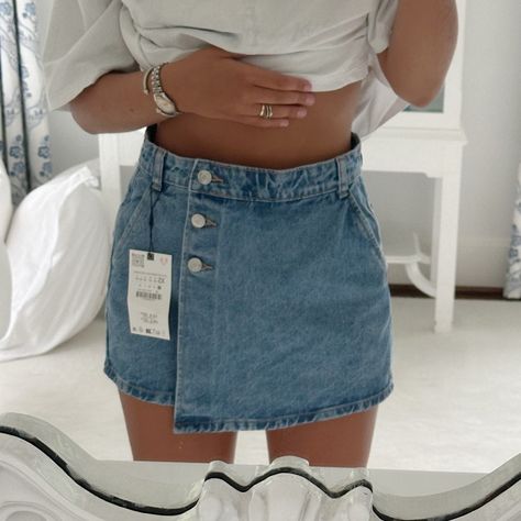 Size Xs Never Worn Runs A Little Big (I’m Usually A Size Xs/S For Reference) Jean Skirt Concert Outfit, Concert Outfit Jean Skirt, Cute Jean Skirts, Cute Jean Skirt Outfits, Outfits With Jean Skirt, Mini Jean Skirt Outfit, Zac Bryan, Zara Jean Skirt, Country Concert Fits