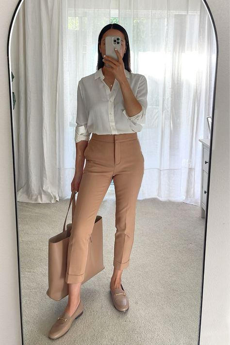 Workwear 2023, Work Outfits Office, Summer Work Outfits Office Casual, Summer Work Outfits Office, Work Conference, Smart Casual Women Outfits, Summer Office Outfits, Smart Casual Women, Corporate Chic