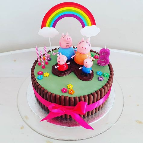 Got a little one who loves Peppa Pig? If you want to know how to make them a Peppa Pig cake in 10 easy peasy steps then read on! Peppy Pig Cake, Homemade Peppa Pig Cake, Diy Peppa Pig Cake, Birthday Cake Peppa Pig Girl, Peppa Pig Birthday Cake Ideas, Peppa Pig Muddy Puddle Cake, Easy Peppa Pig Cake, Peppa Pig Cake Ideas 3rd Birthday, Peppa Pig Chocolate Cake