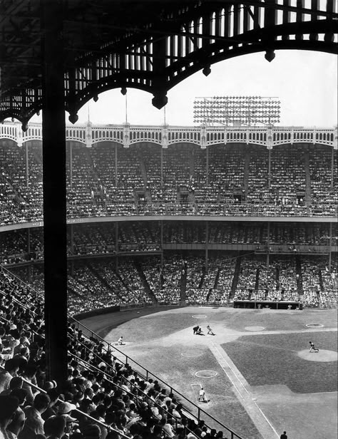 Yankees Aesthetic, Yankees Wallpaper, Major League Baseball Stadiums, Ny Baseball, Mlb Stadiums, Stadium Architecture, Baseball Park, New York City Photos, Sports Stadium